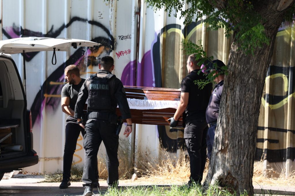 Κυψέλη: Τα τρία σενάρια για τη γυναίκα που βρέθηκε νεκρή μέσα σε βαλίτσα