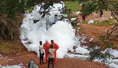 «Μυστήριο» με λευκό αφρό που εμφανίστηκε σε Νιγηρία και Χιλή: Ανησυχία στην επιστημονική κοινότητα (βίντεο)