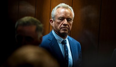 Ρ. Φ. Κένεντι : «Ξέπλυμα χρήματος ο πόλεμος στην Ουκρανία – Πούλησαν το 30% της γης στην BlackRock»