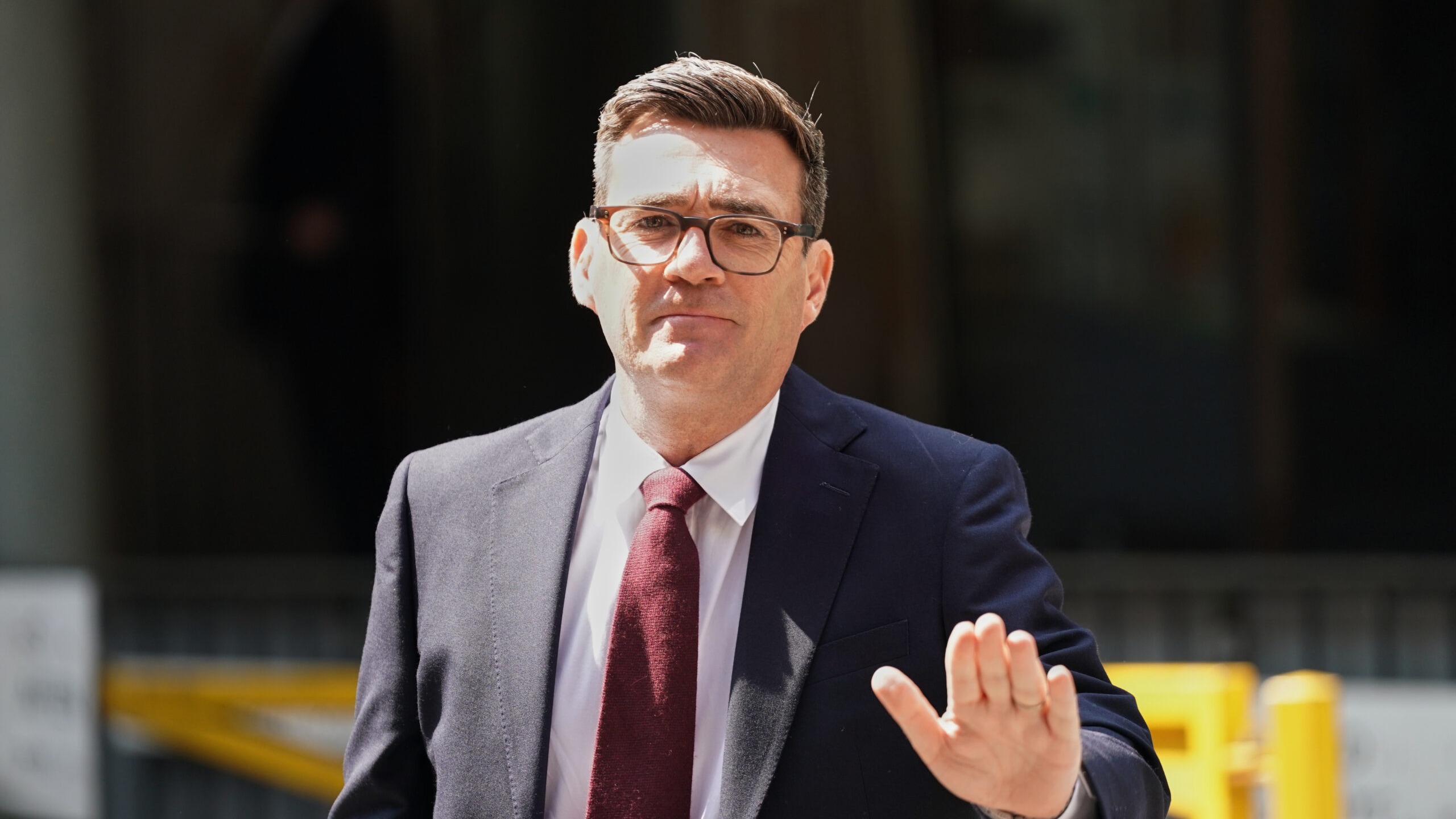 «Σηκώνει» μανίκια ο Άντι Μπέρναμ για να σώσει τη Βρετανία από το χάος του Στάρμερ: Tα 2 μέτρα που λαμβάνει εκτάκτως