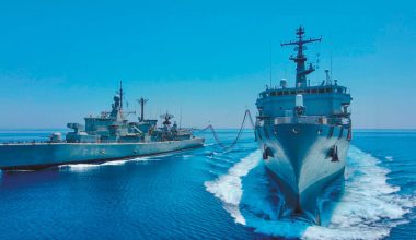 Επιχείρηση «Ασπίδες»: Ποια πλοία καλούνται να αλλάξουν πορεία σε Ερυθρά Θάλασσα και Κόλπο του Άντεν