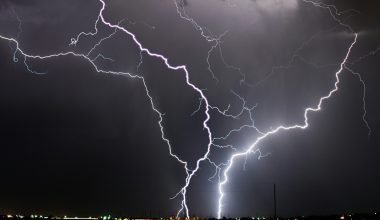 Ποιος καύσωνας; – Τα Ιωάννινα «τραντάχτηκαν» από την ομοβροντία κεραυνών μέσα στον Ιούλιο! (βίντεο)