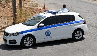 Ανήλικοι Ολλανδοί τουρίστες έκλεψαν Ι.Χ. στα Μάταλα με τις «ευλογίες» του πατέρα ενός εξ αυτών – Συνελήφθησαν όλοι