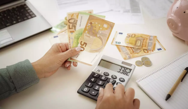 ΑΑΔΕ: Δεν αρκεί η πληρωμή του 25% για να ξεμπλοκάρει ο τραπεζικός λογαριασμός – Τι πρέπει να ξέρετε