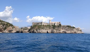 Ριβιέρα του Οδυσσέα: Το παραθαλάσσιο τοπίο στην Ιταλία που συνδέθηκε με τον βασιλιά της Ιθάκης και ελάχιστοι ξέρουν