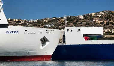 Διατάχθηκε ΕΔΕ για τη σύγκρουση πλοίων στη Σούδα: «Το RoRo έπρεπε να περιμένει το ΕΛΥΡΟΣ»