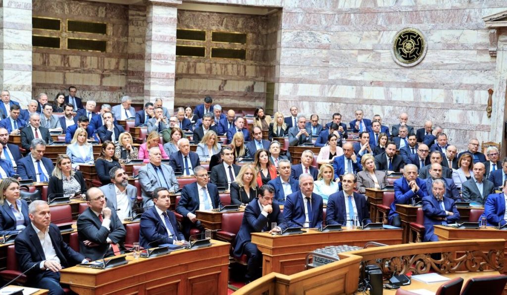 Ενόχληση στο Μαξίμου από ερώτηση 15 βουλευτών της ΝΔ για τα OTAs – Μόλις 24 ώρες μετά τη συνεδρίαση της ΚΟ