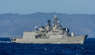 Ελληνική διοίκηση επιχείρησης «Ασπίδες» σε Ερυθρά Θάλασσα με οδηγία προς ναυτιλομένους: «Τρεχάτε ποδαράκια μου»