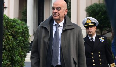 Συνεδρίαση ΚΥΣΕΑ: Με απευθείας αναθέσεις και χωρίς αξιολογήσεις μοίρασαν 4,3 δισεκατομμύρια ευρώ