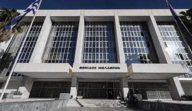 Αναστάτωση στον Άρειο Πάγο: Μαύροι καπνοί στο υπόγειο του κτιρίου