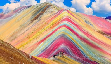 Vinicunca: Το βουνό των 7 χρωμάτων στο Περού που μοιάζει σαν να βρίσκεται σε άλλον πλανήτη (βίντεο)