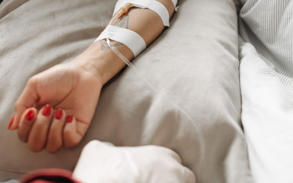 Χανιά: Δίωξη για δωροδοκία κατ’ εξακολούθηση στον ιατροδικαστή και στον τοξικολόγο