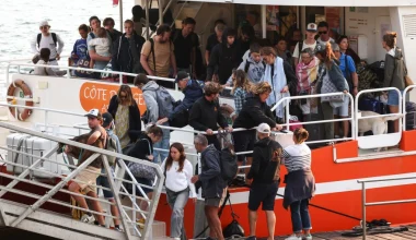 Δασικές πυρκαγιές στην Γαλλία: Μαζική εκκένωση του Καπ Φερέ με βάρκες (βίντεο)