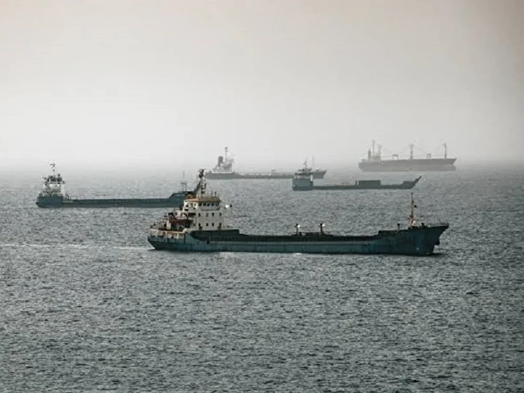 Χούθι και Ερυθρά Θάλασσα: Χωρίς να κάνουν ακόμα καμία επίθεση αλλάζουν ήδη οι πορείες των δεξαμενόπλοιων