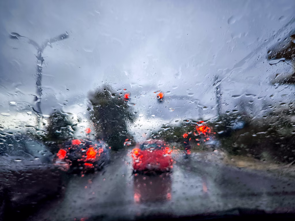 Ισχυρές καταιγίδες, κεραυνοί και χαλαζοπτώσεις από σήμερα: Αυτές είναι οι 11 περιοχές που τέθηκαν σε «Red Code»