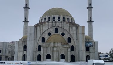 Ισπανός Ευρωβουλευτής: «Χτίζουν τζαμί-τέρας  γιατί γεμίζουν οι τζαμιά τους ενώ οι εκκλησίες μας αδειάζουν»