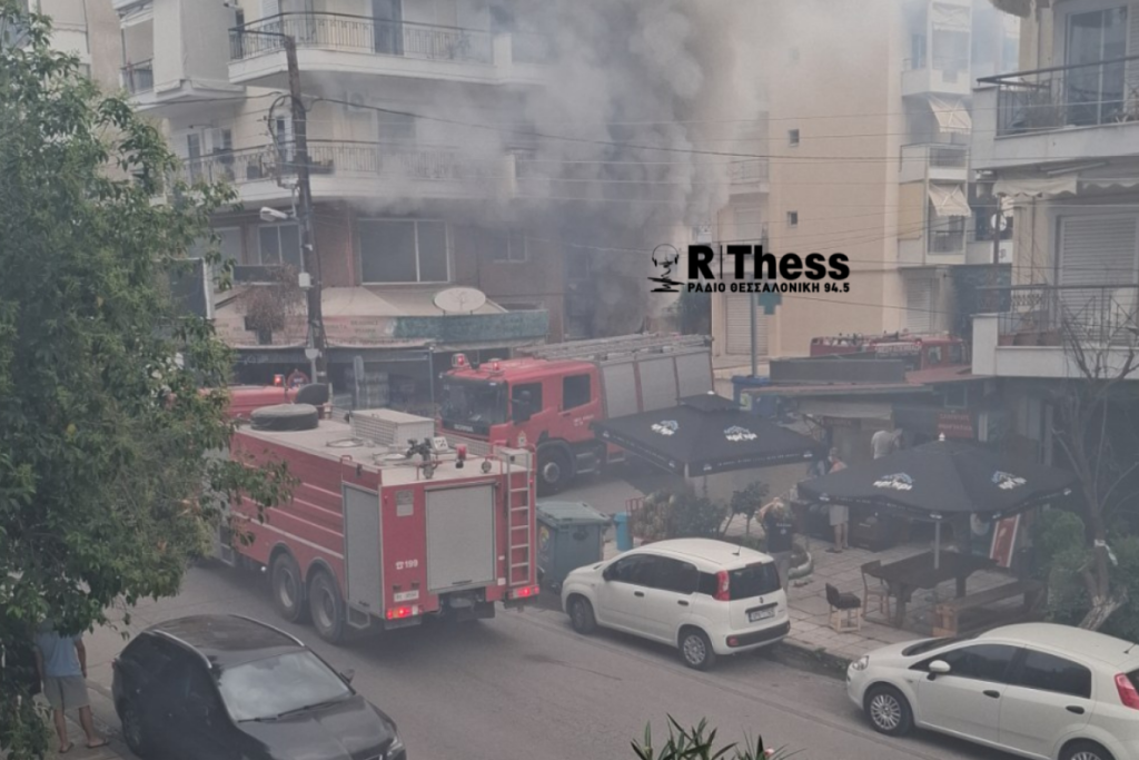 Βίντεο: Παρανάλωμα του πυρός έγινε το υπόγειο φαρμακείου στη Θεσσαλονίκη