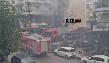 Βίντεο: Παρανάλωμα του πυρός έγινε το υπόγειο φαρμακείου στη Θεσσαλονίκη