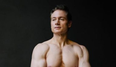 Ο biohacker M.Tζόνσον ισχυρίζεται πως δημιούργησε «κλώνο» του εαυτού του για να δοκιμάζει θεραπείες αντιγήρανσης!