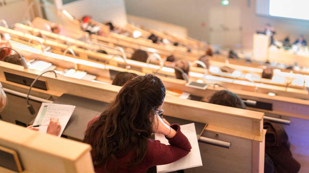 Ιδιωτικά ΑΕΙ: Ενώ στην ΕΛΑΣ τα βλέπουν ψύχραιμα στο ΠΑΣΟΚ… άναψαν φωτιές