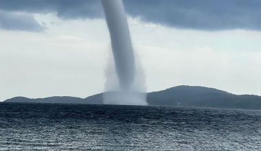 Εντυπωσιακός υδροστρόβιλος στη Χαλκιδική – Το σπάνιο φαινόμενο που μαγνήτισε τα βλέμματα (βίντεο)