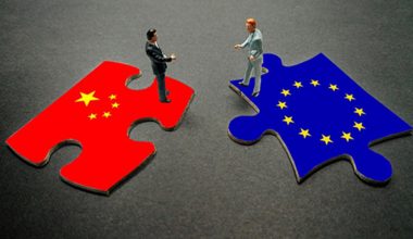 Η ΕΕ επιβάλει κυρώσεις στην Κίνα και αυτή διακόπτει τις εξαγωγές κρίσιμων υλικών και προϊόντων υψηλής τεχνολογίας