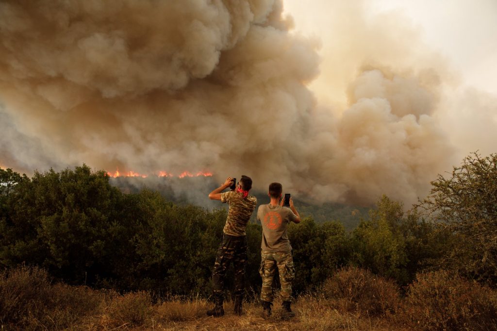 Χειροπέδες σε 19χρονο Καναδό στον Έβρο: Υπερθέρμανε το όχημά του και προκάλεσε πυρκαγιά από ην ανάφλεξη χόρτων