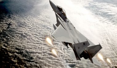 Στην αντεπίθεση οι Σαουδάραβες: F-15SA της βασιλικής Αεροπορίας βομβάρδισαν τους Χούθι στη Χοντέιντα – Δείτε βίντεο