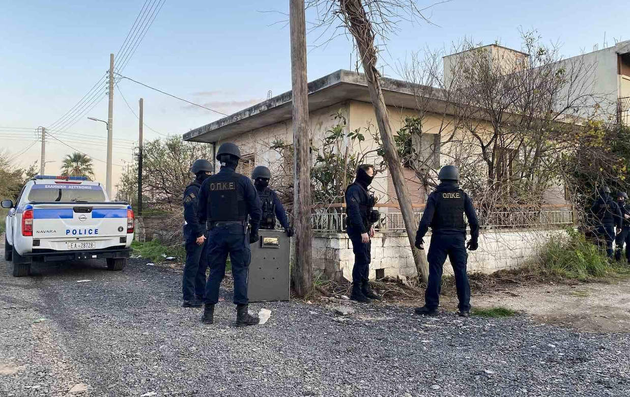 Τρεις Ρομά επιτέθηκαν σε ανηλίκους στους Αγίους Θεοδώρους για να τους κλέψουν: Συνελήφθησαν οι δύο
