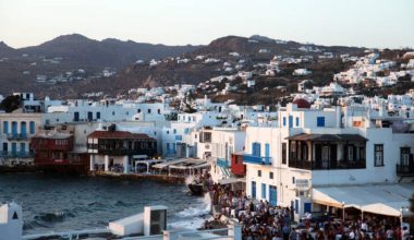 70% κάτω ο εμπορικός τζίρος στη Μύκονο! – Κλείνονται στις βίλες και στα ξενοδοχεία λόγω ακρίβειας