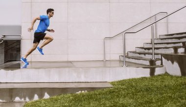 Η δύναμη επιστρέφει με σκάλες και ασκήσεις μετά τα 60