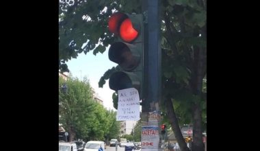 Θεσσαλονίκη: Το σημείωμα σε χαλασμένο φανάρι που έγινε viral – Η απίθανη ατάκα οδηγού (φώτο)