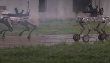 Η Κίνα μεταμορφώνει το πεδίο της μάχης: Ρομπότ κινούνται στην πρώτη γραμμή σε στρατιωτικές ασκήσεις (βίντεο)