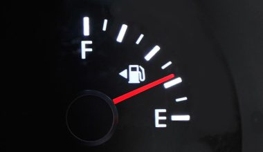 Τι σημαίνει το μικρό βελάκι δίπλα στο σύμβολο της βενζίνης που πολλοί οδηγοί ανακαλύπτουν μετά από χρόνια