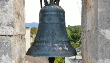 Γιατί οι καμπάνες χτυπούν διαφορετικά όταν πεθαίνει άνδρας, γυναίκα ή παιδί – Τα παλιά εκκλησιαστικά «μηνύματα»
