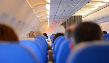 Αναστάτωση μέσα σε αεροπλάνο στο αεροδρόμιο του Ηρακλείου: Γαλλίδα νόμιζε πως ήταν μόνη της και προκάλεσε χάος