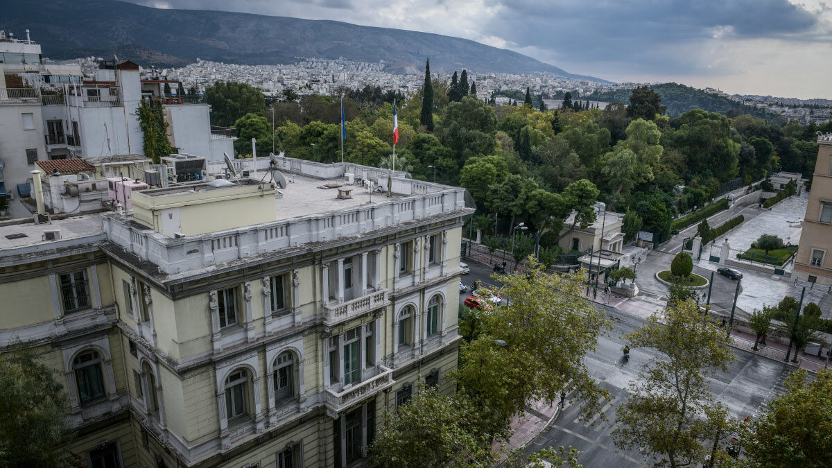 Εκκενώθηκε η γαλλική πρεσβεία στην Αθήνα μετά από απειλή για βόμβα