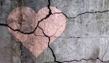 Η αθόρυβη συνήθεια που «σκοτώνει» την οικειότητα σε μια σχέση