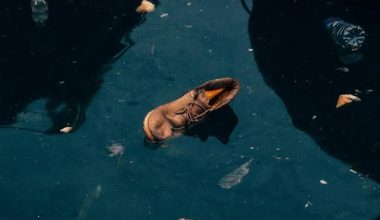 Το μυστήριο των ανθρώπινων πελμάτων που ξεβράζονταν στις ακτές – Η υπόθεση που γέννησε δεκάδες θεωρίες