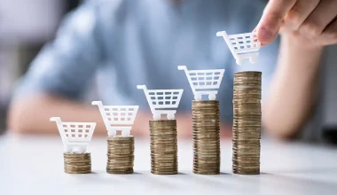 Η ακρίβεια, οι υποσχέσεις και το χάσμα με την καθημερινότητα
