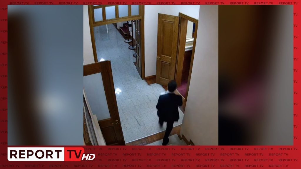 Αλβανία: Βουλευτής άρπαξε απόρρητη συμφωνία με τις ΗΠΑ και άρχισε να τρέχει (βίντεο)