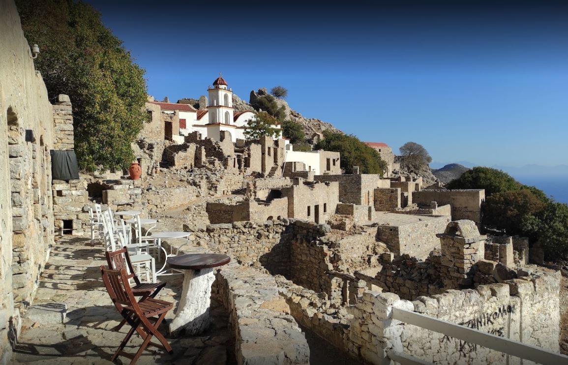 Το ελληνικό νησί που έχει περισσότερες εκκλησίες από σπίτια – Πώς γεννήθηκε αυτή η παράδοση