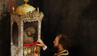 Γιατί υπάρχουν άφθαρτα λείψανα Αγίων – Τι πιστεύει η Εκκλησία και τι μπορεί να εξηγήσει η επιστήμη