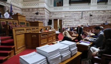 Η Συνταγματική Αναθεώρηση ως άλλοθι της κυβέρνησης για την πολιτική της απομόνωση