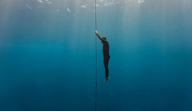 Freediving: Το άθλημα όπου ο άνθρωπος εξερευνά τον βυθό με μία μόνο ανάσα