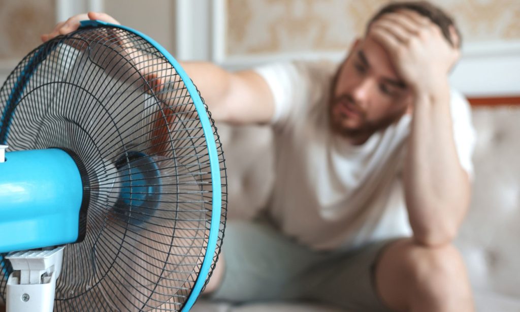 Ο ανεμιστήρας στο υπνοδωμάτιο μπορεί να κρύβει κινδύνους – Τι πρέπει να προσέχετε