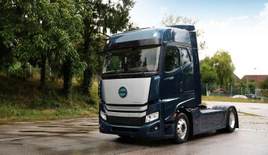 «Made in Europe» με κινεζική σφραγίδα: Το ηλεκτρικό φορτηγό-«θηρίο» των 941 ίππων