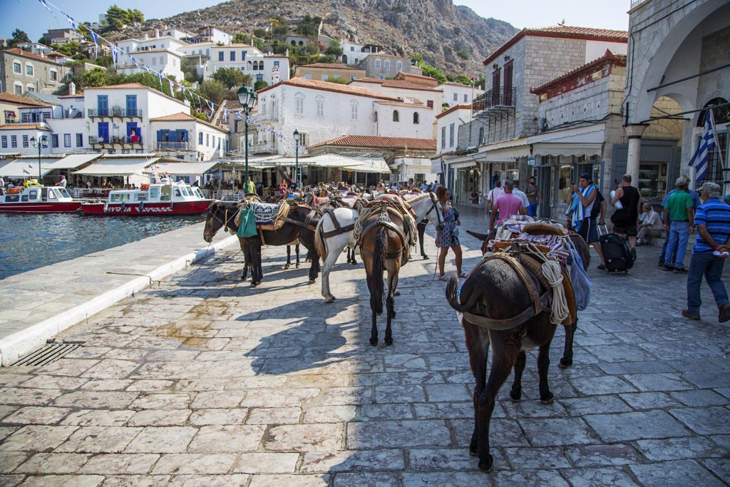 Τα ελληνικά χωριά όπου πρέπει να αφήσεις το αυτοκίνητο στην είσοδο – Διακοπές χωρίς δρόμους και κορναρίσματα
