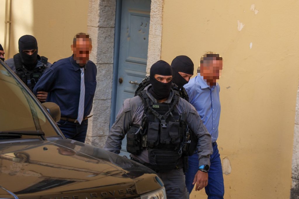 Ελεύθερος με εγγύηση 20.000 ευρώ αφέθηκε ο 57χρονος ιατροδικαστής για την υπόθεση της «μαφίας» της Κρήτης