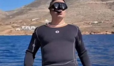 Τι άλλο θα δούμε: Ο Β.Κικίλιας φωτογραφίζεται φορώντας αναπνευστήρα… έξω από την θάλασσα